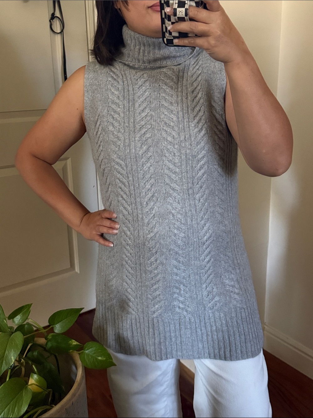 Filoro 100% cashmere Pullover Turtleneck Cable Knit Sleeveless Sweater. M